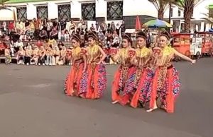 Tari Topeng Gemleng